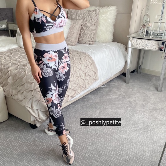 Zella Pants - Zella flower detail wide band 7/8 leggings & sports bra workout activewear  set